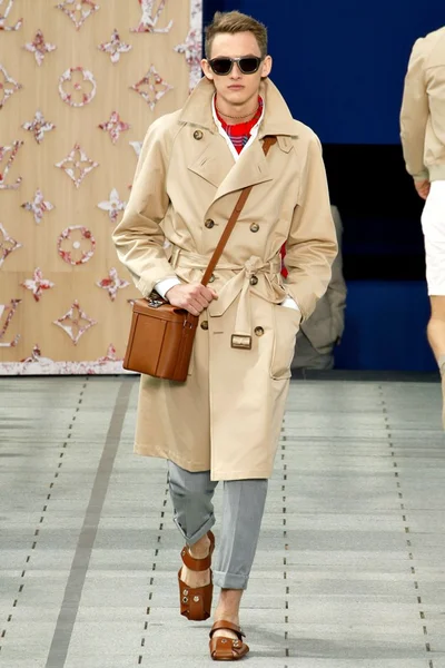 Look 17